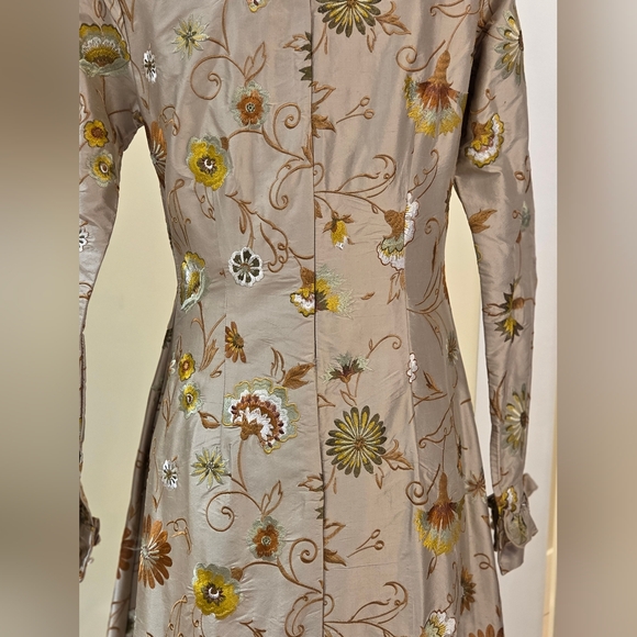 HOUSE OF AAMA Elegant Floral Beige Silk Dress With Floral Embroidery Size 6 - Picture 7 of 11